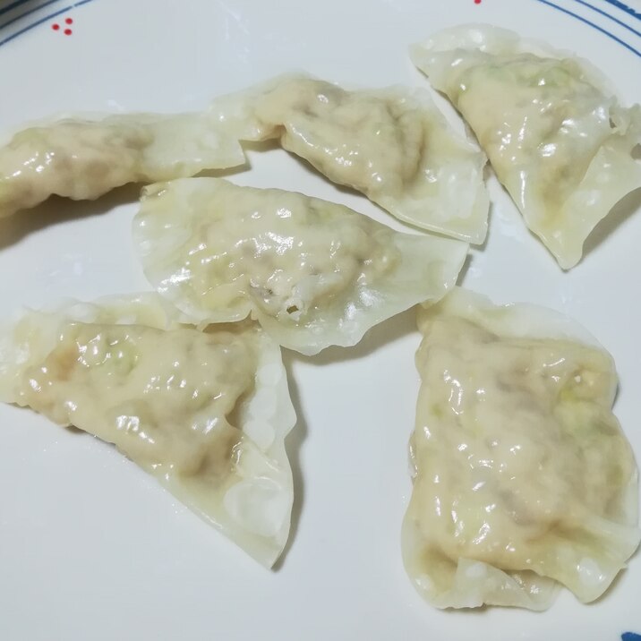 レタスと鶏ひき肉の蒸し餃子